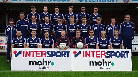 obere Reihe v.L.n.R: M.Oppermann, S.Buddelmann, M.Schmerl, N.Nissen, E.Sardas, S.Buchholz
mittlere Reihe v.L.n.R.: TR S.Buchholz,Mannschaftsarzt Dr. Rathje, M.Meibohm, J.Zühlke, J.Hauschild, T.Nissen, C.Höft, C. Dammann, TT A.Bockelmann, Betr, A.Klintworth
vordere Reihe v.L.n.R.: C.Aykaya, N.Kröperlin, E.Danaci, Y.Viol, M.Koch, J-P.Steenbock, L.Werth, M.Klintworth
es fehlen: D.Fiks, M.Körner, T.Glüsing