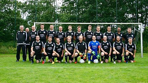 Oben von links, Betreuer Voss, Athletikcoach Sänger, Löbkens, Kaiser, Wegert, Bähr, Norgel, Peters, Kalweit, Poremba, Neumann, Trainer Weheliye, Co Trainer Trender, unten von links, Zoschke, Gronau, v.d. Linde, Schtolz, Bubolz, Dannenberg, Mewes, Kramer, Felbusch. Es fehlen: Blohm, Van Rüschen, Hillmer, Kumm, Ahmadi, Sohrab Salar, Ivanow, Trzyczyk.