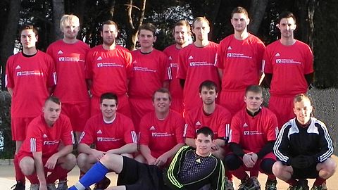 Hinten: Andreas DETSCH, Matthias BARTH, Florian HOLZMANN, Josef EDER, Max KARTMANN, Josef KOBUS, Michael BÜHN, Philipp NÜBL (v.l.n.r.)
Vorn: Stephan WILD, Max WEBER, Matthias BRADER, Stephan REITLMANN, Moritz STEINBACHER, Florian BACHER (v.l.n.r.)
Liegend: Wolfgang BAUERNSCHMID
Es fehlen: Christoph DONAT (Trainer), Christoph MEIER, Daniel KEREKES, Alexander GOLLWITZER, Philipp MEIER, Alexander WIMMER, Philipp STEINBACHER, Silas BARTH, Michael MADL, Leonhardt WIMMER, Andreas SCHMIDBAUER, Matthias GASSNER, Stefan RANDL, Thomas BAUER