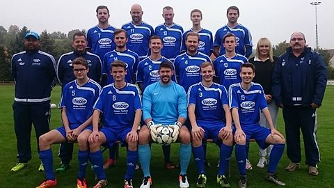 hintere Reihe v.l.n.r.: Marco Lawrenz, Marcel Scheffel, Frank Hampel, Tobias Eßmann, Georg Stahl
mittlere Reihe v.l.n.r.: SPA Marcus Ritter, Trainer Jörg Schneider, Vincent Zimmer, Philipp Muth, Alex Greiff, Nico Leist, Präsidentin Sarah Ott, Betreuer Bernhard Meindl
vordere Reihe v.l.n.r.: Robert Krüger, Philipp Maier, Markus Elz, Daniel Getz, Henry Best