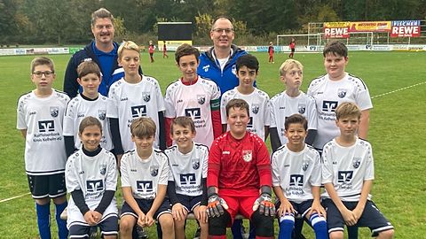 h.v.l.: Jan de Swart und Christian Franke
m.v.l.: Simon Karl, Kiran Wagner, Felix Eichhammer, Emil Betz, Mayar Alkazout, Ben-Noah Wegner, Alexander Franke
v.v.l.: Sarah Hensel, Jannik de Swart, Paul Weigt, Michael Schmidl, Yousef Khaddo, Paul Ederer