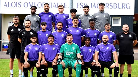 obere Reihe v.li.: Benson Kamau, Ahmad Al Hasan, Enes Durmus, Ahmad Qader, Okan Sahin, Jeremy Boudjemai
mittlere Reihe v.li.: Marco EMich, Manuel Malter, Tobias Lickteig, Arber Petrovci, Fatos Ukovic, Loic Wanmeni, Said Khali, Senat Memedovic
untere Reihe v.li.: Aziz Sahin, Pablo Zorilla, Joshua Martin, Francisco Alves, Sinan Memedovski

es fehlen: Niklas Rech, Manuel Grimm, Max Städtler, Mustaf Berisa