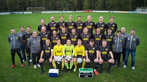 II. Mannschaft FC Oberpöring Kreisliga Isar-Rott Reserve mit Betreuerteam