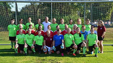 hinten v.l.: Laura Vaith, Anna Krammer, Carmen Johann, Franziska Gilch, Vertreter des Sponsors Ristorante DiVino Deggendorf, Elena Eller,  Amelie Koller, Sabine Huf, Luisa Karmann, Christine Vogl
Mitte v.l.: Anja Kerschl, Diana Weikl, Laura Liebl, Laura Schreiner, Sabine Beiersdorf, Theresa Frisch, Magdalena Falter, Abteilungsleiterin Marion Günther, Co-Trainer Florian Spiller, Trainerin Julia Heudecker
Vorne v.l.: Sabine Bauriedl, Stepahnie Gilch, Eva Hofmaier, Johanna Baumann, Alexandra Pletl, Anne Möller, Antonia Villett, Marina Pritzl