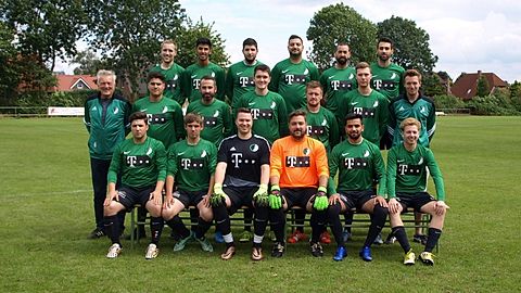 hinten v.l.: M. Rohmann, N. Dilli, S. Ersoy, S. Aksoy, T. Gürel, E. Görüm
mitte v.l.: H. Kollega, O. Ersoy, B. Yilmaz, L. Pfefferle, K. Hirschfeld, T. Brey, Y. Kollega
vorne v.l.: O. Ersoy, C. Graunke, M. Zischinski, T. Viedts, Enes Atli, M. Kleinschnittger
Es fehlen: T. Kapci, D. Yildiz, P. Borchers, R. Örnek, T. Herl, Ensar Atli, H. Momen Bozroudi