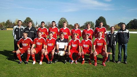 stehend von links. Gaschler Stefan(2.Vorstand),Hötzinger Jürgen (1.Vorstand),Kerscher Bebbe,Langen Christian(Co-Trainer),Fellner Daniel,Drasch Michael,Loibl Sebastian,Siebauer Matthias,Gerstl Rainer (Betreuer),Hankofer Hermann(3.Vorstand)sitzend von links.Voit Christian (Trainer), Hreczuch Marek,Kapfinger Florian,Kapfinger Christian,Fess Christian,Hankofer Stefan,Bichler Stefan.