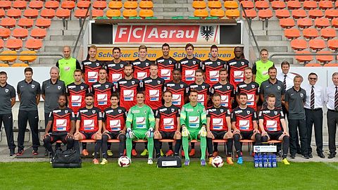 Oben von links nach rechts: Marco Dobler (med. Masseur eidg. FA), Olivier Jäckle, Frank Feltscher, Marco Thaler, Dante Senger, Juan Pablo Garat, Sandro Wieser, Igor Nganga und Jean-Pierre Frey (med. Masseur eidg. FA).

Mitte von links nach rechts: Reto Jäggi (Konditions- und Rehatrainer), Robert Meyer (Athletiktrainer), Arnold Ackermann (Team-Manager), Sandro Foschini, Bruno Martignoni, Edgars Gauracs, Nauris Bulvitis, Joy-Slayd Mickels, Stephan Andrist, Dusan Djuric, Christopher Teichmann, Sven Christ (Cheftrainer), Roger Geissberger (Vize-Präsident), Thomas Binggeli (Assistenztrainer), Urs Bachmann (Sportchef) und Alfred Schmid (Präsident).

Unten von links nach rechts: Kim Jaggy, Luca Radice, Daniele Romano, Ulisse Pelloni, Sandro Burki, Joël Mall, Daniel Gygax, Sven Lüscher und Alain Schultz.

Es fehlen: Moreno Costanzo, Swen König (Torhütertrainer), Richard Magyar, Frano Mlinar und Ognjen Mudrinski. 

©fcaarau.ch