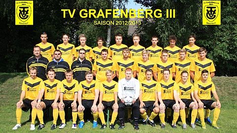 TV Grafenberg 1888 III Saison 2012/2013

OBERE REIHE v.L.n.R: Yves Böttcher,Torben Kratzin,Marc Selicke,Dominic Siegemund,Hendrik Kratzin,Sven Lukas,Oliver Schwarz,Maxime Niot,Michael Balleer / MITTLERE REIHE: Holger von Wiecki(Trainer), Petar Ribaric(Co-Trainer), Christian Strauss(Torwarttrainer), Mark Zinn (C),Nicolas Schmelling, Anskar Beau,Marco Götz,Dennis Büchler,Dominik Ruzas / UNTERE REIHE: Christoph Meißner, Marius Oswald,Dominic Geier,Mike Hillmann,Mike Aring,Michael Kowalczyk,Sascha Briese,Christoph Musch, Maurice Schillings,Tobia Cuomo / ES FEHLT: Marc Wiesehöfer, Daniel Wiesehöfer, Tim Boddenberg, Julian Becker