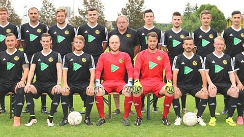 Hintere Reihe: TW-Trainer Torsten Eberle, Loris Gentner, Michael Kout, Marc-Philipp Werner, Valentin Scherr, Abteilungsleiter Dietmar Förstner, Dario Cutura, Nenad Dedic, Dennis Werner, Vedran Cutura, Trainer Branko Okic
Vordere Reihe: Simon Fischer, Eniz Bulut, Nico Brenner, Johannes Scholz, Jan Eggstein, Sokol Lutfiu, Marius Vetter, Patrick Reiter.
Es fehlen: Tim Brenner, Felix Kaiser, Philipp Haas, Marko Kolak und Migel Schurr