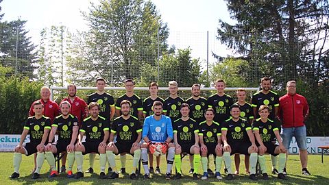 stehen v.l. Endl Maxe(Betreuer),Sven Ahrens(sportlicher Leiter),Grabler Marcus,Eder Maxe,
Haufellner Alex,Haufellner Sebastian,Messerer Ben, Altmann Tobias,Haufellner Stefan,
Fatos Kryeziu (Co Trainer),Warkus Thomas (2.Vorstand)
sitzend v.l. Muja Besard(Trainer),Wieser Kevin(Kapitän),Stockner Manuel,Mutzl Matthias,
Redenberger Andreas,Schmid Maxe,Schindler Jonas,Schlag Kevin,Richter Manuel 

es fehlen: Breit Kevin,Tschernuth Korbinian,Krenn Korbinian
