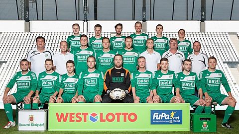 oben vl.:
Cedric Boortz, Torsten Ganther, Dominik Ellinghofen, Jannik Boortz, Mathias Dennissen, Robin Schöps
mitte vl.:
Ralf Boortz, Jörg Stevens, Christian Hollender, Marcel Schmitz, Sebastian Schraven, Dennis Massorz, Rainer Hollender, Olaf Porten
unten vl.:
René Baumann, Dominik Veekens, Joel Porten, Sascha Rath, Jan Krolicki, Marc Junger, Paul Vorschel, Simon Gdanietz, Kai Lechtenböhmer
Es Fehlen:
Nicolas Ploscke, Johan Seibel, Alexander Droste