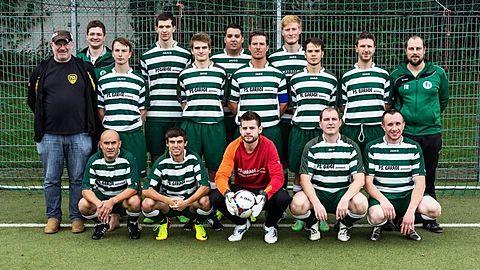 Hintere Reihe von rechts: Bernd Schmalzriedt, Michael Mayer, Max Wrensch, Philipp Schülein, Julian Armbruster, Claudio Marques, Dejan Pureta, Tim Seiter, Kevin Peiris, Toby Reeve, Trainer Timo Holacher
Vordere Reihe: Jose Bento-Lima, Patrick Costa-Pires, Boris Manojlovic, Patrick Mändle, Slaven Peric