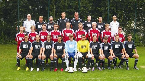 1.Reihe vorne, von links nach rechts: Schöps, Seidl, Greinke, Reinhardt, Weiss, Hoffmann, Holler, Stautner, Wittmann, Christoph
2. Reihe mitte, von links nach rechts: Schmaderer, Zangl, Scheuerer, Engl, Davidek, Ranzinger, Fink, Ederer, Brunner
3. Reihe hinten, von links nach rechts: Strobl, Galli, Nüssle, Misslinger, Sänger, Ketterl, Schmaderer, Pongratz

Es fehlt auf dem Bild: Mühlbauer