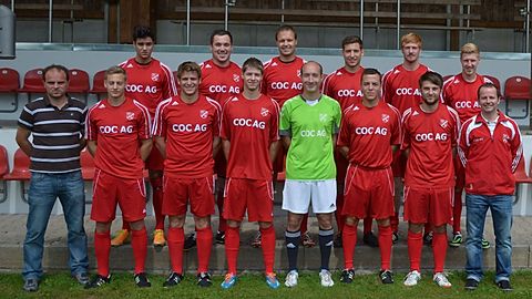 oben v.l.: Perovic Stefan, Rothenaicher Lukas, Weindl Markus, Schmidhuber Raphael, Schreiner Anton, Frischmann Niklas
unten v.l.: Co-Trainer Grabmeier Manfred, Schmidhuber Timo, Kaltenhauser Max, Kordik Sebastian, Ronis Martin, Dobler Stephan, Huber Michael, Betreuer Brandhuber Christoph