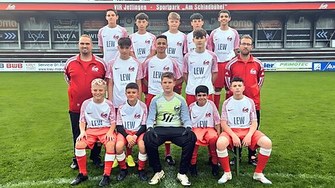 Hinten v.l.r.: Fröhlich Tobias, Aydin Yigit, Kaufmann Luca, Weishaupt Luis, Muhedin Ahmed Omar
Mitte v.l.r.: Trainer Fuchs Philipp, Maksi Kristof, Hama Ziad Amand, Skeli Lukas, Co-Trainer Fuchs Peter 
Vorne v.l.r.: Deisenhofer Toni, Cam Eren, Schmid Max, Saeed Dildar, Horvath Johannes
Es fehlen: Ticosan Raul, Saeed Nashat