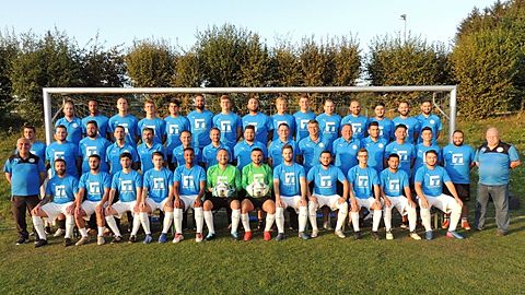 Hinterer Reihe von links nach rechts:
Benjamin Galli, Musie Medhane, Til Haumann, Luca Fischer, Brajan Sufi, Zeynel Abidin Caglar, Vincentg Proelss, Nazim Olgun, Sascha Arnold, Tom Hanker, Niklas Dächert, Hakan Dogru, Mehmet Yilmaz, Tolkan Ilhan, Nesil Erdogan
Mittlere Reihe von links nach rechts:
Anas Assila, Andreas Weissmann, Rene Saemann, Hüseyin Karakas, Bülent Cer (Betreuer), Metin Pektas (sportlicher Leiter), Fatih Kilicarslan (Trainer 1a), Ali Erol (Co-Trainer 1b), Anton Kollmannthaler (Co-Trainer 1a, Physiotherapeut), Axel Rückert (1. Vorsitzender), Eric Dietrich (sportlicher Leiter), Hakan Ilhan, Erdinc Ilhan, Mustafa Sait Emen, Seyidali Ceviker, Dieter Glaser (Betreuer)
Vordere Reihe von lins nach rechts:
Vahap Ceviker (Betreuer), Tarik Ilhan, Turgay Yilmaz, Kemal Kizilkaya, Aksel Özkaya, Awet Medhane, Battal Sevim, Garip Agkaya, Mirco Frank, Ahmet Aylaz, Gabriele Castro, Yusuf Ilhan, Mert Kinik