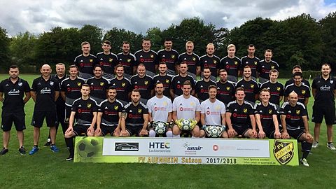 Obere Reihe v. links: Emilijus Zarkaitis, Felix Tömmes, Steffen Setnik, Pascal Sebisch, Corentin Merelle, Nicolas Grenier, Markus Bogner, Benedikt Schlegel, Raphael Kimmer, Stefan Ruloff
Mittlere Reihe v. links: Mike Altmann, Trainer Hans Kloos, Co-Trainer Sascha Neumann, Samuel Bäßler, Tayfun Celik, Steven Wiederrecht, Cedric Gorski, Dorian Klug, Oliver Krummeich, Marius Chabo, Denis Stärk, Kevin Wiederrecht, Nino Dyballa, Ilias Boussif, Philippe Pelikan, Roman Adler
Vordere Reihe v. links: Viktor Miller, Akif Mehmet Karasu, Gino Akel, Stefan Ehlers, Tobias Heidt, Dominic Mansshardt, Sven Bechtold, Yves Mündel, Andreas Schulz
Es fehlen: Elias Kohler, Raphael Vetter, Patrick Skatulla, Antonio Faletta, Viktor Eberle, Marius Mors und Enrico Unger