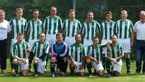 Hintere Reihe von links: Trainer Udo Schießwohl, Michael Rauh, Daniel Geiger, Oliver Degelmann, Tibor Ott, Sebastian Rippl, Tizian Dück, Heiko Dippold, Spielleiter Werner Liebisch
Vordere Reihe von links: Florian Bauernfeind, Rustem Hajzeraj, Jürgen Kolb, Birol Bulut, Sadik Karanfil, Arif Kayi