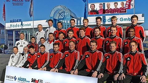 Ganz oben von li.: Torwart-Trainer Thomas Eylering, Team-Betreuer Tobias Brockmeyer, Christian Mäscher, Lukas Empen und Christopher Leonhardt

Obere Reihe von li.: Betreuer Frano Bilandzija, Fitness-Trainer Bastian Kuhlmann, Haidar  Noureddine, Fatmir Dusinovic, Hendrik Herbrich, Konstantin Strohmeyer, Niklas Dröge und Lukas Kleine-Kalmer

Mittlere Reihe von li.: Trainer Jürgen Gessat,  Physiotherapeutin Andrea Matzker, Team-Manager Jürgen Schmidt, Co-Trainer Peter Dlogusch, Artöm Pfannenstiel, Yilmaz Sahin, Tammo Dornbusch, Manuel Stegmann, Veit Usslepp und Ousmane Soumah

Untere Reihe von li.:  Team-Manager Detlev Drobeck, Sportl. Leiter Günter Huning, Constantin Jelezneacov, Dimitri Vollmer, Philipp Parlow, Lennart Süllow, Ustim Schröder, David Liegmann und Carsten Klamer