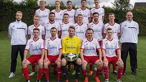 Hinten von links: Manuel Flohre, Fabian Rüters, Markus Moormann, Stefan Hammerlage, Gabriel Placke. Mitte von links: Marcel Brinkmann, Jonas Werner, Gereon Wellmann, Jonas Meier zu Farwig, Henri Meier zu Farwig, Damian Gürtler, Timo Niebrügge, Trainer Jörg Plümer. Vorne von links: Pascal Legner, Frederik Kuschel, Tizian Kolhoff, Tim Kuschel, Timo Hartfiel.