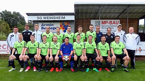 Hinten v.l.n.r.: Co-Trainer Michael Weyl, Trainer 1. Mammschaft Hans-Peter Zimmermann, Trainer 2. Mannschaft Michael Geib, Baxter Bass, Maximilian Köller, Eric Hieronymus, Maxi Walg, Jens Gräff, 1. Vorsitzender Hans Heinrich, Hauptsponsor Markus Eibeck, Abteilungsleiter Fußball Patrick Donau, Matthias Keiper.
Vorne v.l.n.r.: Lukas Nessel, Tim Müller, Marc Soine, Kevin Bischof, Salvatore Inserra, Manuel Bruch, Sebastian Weyl, Emre Cakir, Oliver Scheib.

Es fehlen: Yasin Cakir, Moritz Heid, Wilhelm Ciaramella, Kaan Aydingülü, Timon Rheinländer, Patrick Mayer, Benjamin Oster, Carsten Paschmanns, Marcel Schmitt, Dennis Flör, Dennis Habla, Lukas Gräff, Mario Oberst, Dennis Messer, Jonas Stellwagen, Leonardo Stomeo, Dominik Wagner.