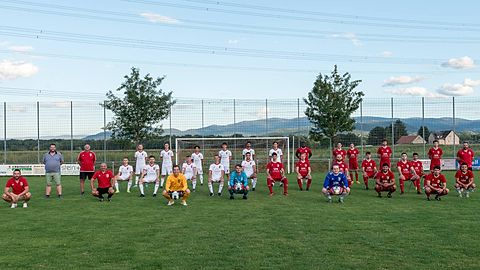 erste Reihe v.l.n.r.: Sebastian Lauk (1. Vorstizender), Raffaele Maggiore (Trainer), Markus Schächtele, Leon Niemeier, Finn Kern, Nazhan Hassan, Tobias Blöth, Salvatore di Coco

zweite Reihe v.l.n.r.: Boris Zoch (2. Vorsitzender), Holger Trappmann (Betreuer), Jannic Meier, Philip Linser, Yanik Schätzle, Aaron von Kraft, Christian Weigele, Mourad Falahen, Oleg Kokorin, Cem Zengin, Philipp Schnurr, Sofian Bab, Nico Capilluto (sportlicher Leiter)

dritte Reihe v.l.n.r.: Franz Frison, Felix Nell, Boi Bang Truong, Niels Martin, Mesut Bulut, Okacha Kassim, Michael Vögtle, Marvin Eisenhut, Moritz Greiner, Benedikt Scholz

es fehlen: Simon Bimmler, Kevin Drost, Lutz Fünfgelt, Fabian Greiner, Miguel Heidelberger, Sebastian Hell, Philipp Steiert, Konstantin Weizel, Chris Albrecht, Jonas Friedrich, Stefan Hüglin (Trainer 2. Mannschaft), Maurizio Maggiore, Usama Mohammad, Chris Person, Benjamin Zirwen, Daniel Deusing, Safwan Khalaf, Stefan Krassin, Philipp Kiechle, Sebastian Liebetrau, Fabian Wagner, Markus Wagner