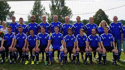 Stehend von links: Abteilungsleiter Daniel Henghuber, Elisabeth Rothlehner, 2. Abteilungsleiter Stephan Eberl, Wolfgang Wotzinger, Christian Brandl, Andreas Seibt, Florian Lang, Florian Ramelsberger, Michael Schliffenbacher, Andreas Bauer, Betreuerin Christina Hirsch, 3. Vorstand Josef Baumgartner, Thomas Rothlehner
Sitzend von links: Stefan Deingruber, Soner Özkan, Viktor Färderer, Wolfgang Lagleder, Florian Dirnberger, Sandro Lude, Thomas Baumgartner, Alexander Hirsch, Robert Rothlehner