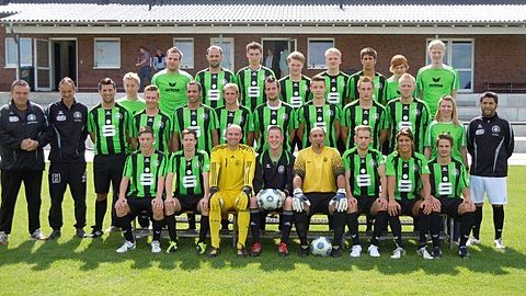 Obere Reihe v.l.: Peter Hütten, Daniel Schild, Christian Haddick, Jonas Kinder, Firat Samhal, Maikel Bollmann, Christian Buttenborg
Mittlere Reihe v.l.: Trainer Norbert Schmiedner, Betreuer Bruno Vorholt, Johannes Götz, Andreas Buttenborg, Carsten Bossow, Osama El-Toufaili, Carsten Schneider, Jonas Borgmann, Jannik Hoyer, Malte Brinkmann, Julian Weirather, Physioth. Angelika Terbrack, Co-Trainer Taner Demir,
Untere Reihe v.l.: Dominik Schlönhardt, Pascal Krause, Christoph Ziegler, Sascha Tünte, Murat Cengiz, Jan-Christian Sweers, Niklas Egeling, Tom Klump