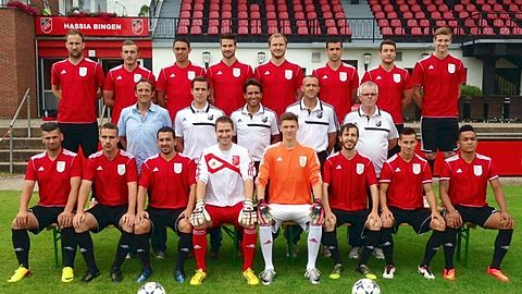 von oben links: Enes Sovtic, Alexandre Kitia, Alexandru Baltateanu, Fabian Liesenfeld, Steve Ridder, Adrian Simioanca, Mike Starkes, Dominik Ahlbach
Mitte links: Sportlicher Leiter Uwe Frowein, Co-Trainer Sandro Schlitz, Trainer Nelson Rodrigues, Torwarttrainer Frank Dudat, Betreuer Eddy Mauer
von unten links: Gürkan Satici, Matthias Mahr, Valerian Girla, Sebastian König, Pascal Eder, Burak Tasci, Michael Yi, Armando Grau
Es fehlen: Beytullah Kurtoglu, Arlind Mulaj, Christian Korn, Günter Dilly, Daniel Mader, Kristijan Sikiric