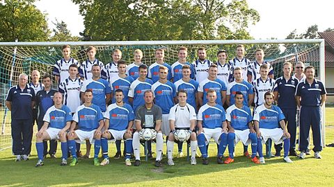 Obere Reihe: Ströbl, Gschrey, Fritsch, Heigl, Adam Daniel, Adam Dominik, Nadler, Schirmer, Roidl, Hartl Tobias
Mittlere Reihe: Betreuer Seidel, Haug, Mückl, Binner, Radisavljevic, Pronath, Kienast, Grabinger, Diz, Nößner, Walz, Mayer, Mensch, Keil, Trainer Friedl
Sitzend: Kieschnik, Hartl Dominik, Hauser, Grüßel, Pawelczyk, Graßmann, Shakeel, Kallecioglu