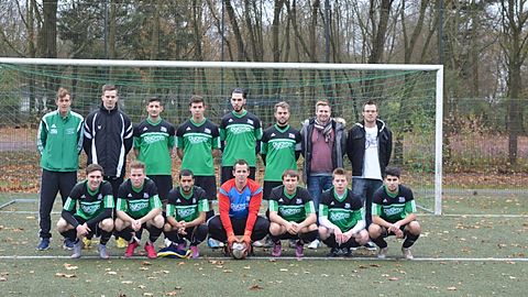 (R.h.) Robin Höyng, Lucas Jonen, Samil-Said Özcelik, Timo Pace, Dogan Kandemir, Sebastian Bongartz, Jörg Reber, Davide Campos
(R.v.) Dominik Hruschka, Florian Füssler, Yakup Göl, Mike Struffert, Sergej Marjan, Christoph Bongartz, Ferdi Türk