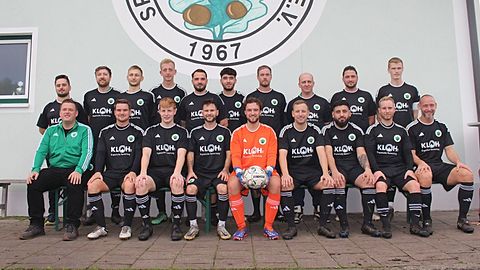 Von hinten links: Josef Hofer, Max Mooshofer, Dominik Schirmbeck, Adrian Barrenbrügge, Daniele di Bella, Deniz Güler, Basti Reuel, Igor Regel, Serdar Güler, Dominik Lindner
Vorne von links: Stefan Huber, Felix Buchmann, Fabian Lommer, Justin Bauer, Jonas Dreiseitel, Florian Hennberger, Fahak Baghdasar, Thomas Mayer, Maurice Baumbach
