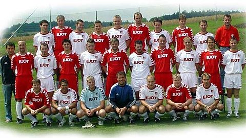 Die I. Mannschaft des TSV Johanniskirchen - Saison 2006/2007
hinten v.l.: Robert Kirschner, Stefan Holzweber, Christian Bachmaier, Wolfgang Bachmaier, Heinz Stark, Herbert Gimpl, Walter Freundorfer (nach Thanndorf gewechselt), Michael Baumgartner, Christof Bressner, Abteilungsleiter Reinhard Reichl
mitter v.l.: Andreas Fürstberger, Thomas Rackerseder, Alexander Schröck, Martin Hölzl, Matthias Lemberger, Werner Siebauer, Dieter Kobelbauer, Hannes Billinger, Hansi Mayer, Jürgen Straubinger, Marco Voggenreiter
vorne v.l.: Spielertrainer Matthias Molnar, Markus Wimmer, Thomas Fuchsgruber, Markus Bachmaier, Michael Christ, Thomas Kothe
Auf dem Bild fehlt: Edi Faclic, Alex Frey, Jürgen Berghammer, Dennys Bauer