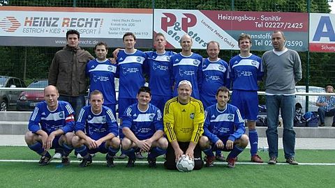 h.v.l: Andreas Weckmann, Matthias Lange, Christian Schmitz, Simon Widera, Marcel De Nijs, Marek Macioszek, Jürgen Braun, Thomas Sinthern
v.v.l: Daniel Beu (c), Benjamin Radici, Mike Strahl, Jürgen Lommerzheim, Daniel Rechmann