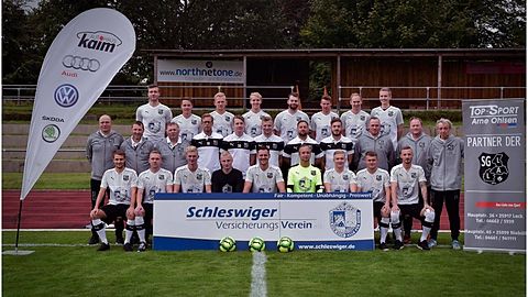 obere Reihe v.li.: A.Nicolaisen, H.Petersen, B.Christiansen, J.Pörksen, J.Petersen, T.Ingwersen, J.Mallasch, M. Johannsen
mittlere Reihe v.li.: S.Johannsen, M.Köster, P.Friedrichsen, B.Vollmer, M.Johannsen, L.Niebel, S.Angelowski, N.Hansen, S.Lauf, L.Schnoor, T.Johannsen
untere Reihe v.li.: E.Ingwersen, M.Schwabe, F.Schüt, F.Haamel, L.Nielsen Rosenberg, F.Thode, F.Nielsen, E.Klemmer, S.Petersen

es fehlen: D.Gretzschel, C.Michels, I.Detlefsen