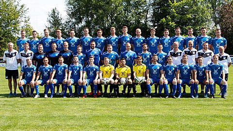 Hi.Li.n.Re: Stefan Häußler, Marco Holocher, Stefan Mitschele, Robin Hermenau, Clemens Postweiler, Timo Bross, Lucas Maier, Lorenz Wanner, Florian Dürr, Robbie Hack, Marco Hornung, Marco Kienzler, Hendrik Haut, Mattis Mollenkopf, Jan Maier, Julian Dürr Mi.Li.n.Re: Joachim Ender, Daniel Häußler, Frank Fahrner, Volker Egeler, Simon Petersen, David Ihler, Christian Albert, Martin Rothe, Darius Postweiler, Benny Schäfer, Alex Nagel, Peter Käsemodell, Klaus Wanner, Simeon Laux, Jürgen Müller Vo.Li.n.Re: Christoph Bader, Lukas Rentschler, Kevin Hermenau, Marvin Rommel, Michi Nagel, Atti Postweiler, Philipp Wallochny, Stefan Ruckgaberle, Felix Stöckle, Daniel Bahlinger, Niklas Geller, Pady Baur, Stefan Schlanderer Es fehlen: Eric Schmengler, Hasan Demir, Chris Ansel, Manuel Bahlinger, Felix Hailer, Denny Stein, Lukas Stieb