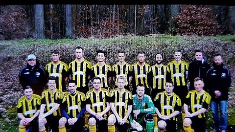 Obere Reihe von links nach rechts: Trainer Jens Deppe, Marcel Rödde, Adam Kassubek, Fabrice Neth, Christian Arnold, Sascha Herbold, Christopher Fuchs, Kapitän Marc Hofmeyer, Matthias Frank,Trainer Philipp Könemann
Untere Reihe von links nach rechts: Sinan Ölge, Sebastian Lass, Silko Krahl, Nico Deppe, Sascha Hellwig, Michael Riese, Fabian Klinter, Nils Sperling