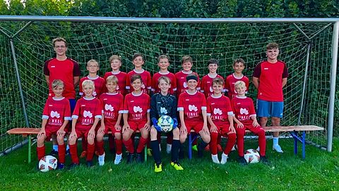 1. FC Konzenberg U13 23/24
hintere Reihe stehend (v. r. n. l.): Trainer Jakob Seichter, Felix Haltmayer, Finn Käufler, Elijah Müntzel, Luis Kubina, Marius Babel, Ferdinand Geißler, Konstantin Kratzer, Trainer Mario Grimminger
vordere Reihe sitzend (v. r. n. l.): Felix Laber, Max Rossmanith, Benedikt Geißler, Luis Kraus, Dominik Fiederer, Martin Kempter, Aron Bader, Ben Bader