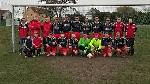 Mannschaftsbild Svs 2/Bild vorm Derby Sieg in klein w.