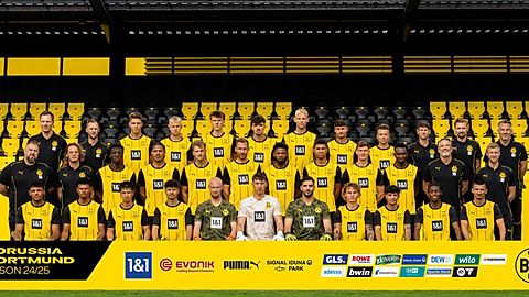 Hinten von links: Physiotherapeut Daniel Zolinski, Physiotherapeut Markus Langer, Franz Roggow, Danylo Krevsun, Julian Hettwer, Antonio Foti, Ben Hüning, Guillermo Bueno, Patrick Göbel, Athletiktrainer Benjamin Schüßler, Co-Trainer Marcel Schmelzer, Trainer Jan Zimmermann Mitte von links: Betreuer Max Plaga, Videoanalyst und Teammanager Jan Frederik Luig, Abdoulaye Kamara, Justin Butler, Yannik Lührs, Michael Eberwein, Rodney Elongo-Yombo, Jordi Paulina, David Lelle, Moses Otuali, Torwarttrainer Thomas Feldhoff, Co-Trainer Julian Koch Vorne von links: Paul Besong, Leonardo Posadas, Felix Paschke, Ayman Azhil, Leon Klußmann, Silas Ostrzinski, Tiago Estevao, Niklas Jessen, Babis Drakas, Prince Aning, Baran Mogultay