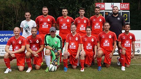 Hintere Reihe: Sebastian Fischer, Lucas Klugmann, Raik Markfeld, Stefan Krause, Torsten Müller, Trainer Ronny Theiß.
Vordere Reihe: Stephan Examitzki, Matthias Burgahn, Fabrice Krejci, Thomas Schumann, Tommy Klisch, Daniel Fritzsche, Reza Sharif Hosseyni.