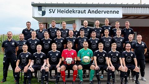 obere Reihe v. l.: Stephan Röttger, Andre Holt, Maik Breckweg, Tobias Budden, Nils Bölscher, Marvin Vehren, Lukas Thünemann, Marek Strieker, Bastian Schröder, Heinrich Wübben 
mittlere Reihe v. l.: Maik Scheffer, Sven Vehren, Matthias Thy, Julian Wübbe, Moritz Mey, Martin Brinkers, Dennis Surmann, Pascal Midden, Simon Thünemann, Karl Meyer, Hennes Mey, Richard Jambor 
untere Reihe v. l.: Marian Wienhoff, Christian Brüning, Dennis Reisinger, Henrik Schröder, Jannik Vehr, Jannis Wübbe, Hannes Brüning, Michel Hackmann 
Es fehlen: Steffen Ahaus, Florian Meyer, Hendrik Schmitz