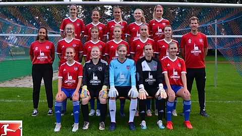 Obere Reihe (von links): Marina Klein, Anna-Lena Bauer, Susanne Ring, Lena Haslinger, Corinna Rduch
Mittlere Reihe (von links): Jasmin Mittermeier (TL), Denise Gschwendtner, Louisa Traub, Diana Anic, Annika Lange, Isabelle Pichlmeier, Ben Schöfberger (TR)
Untere Reihe (von links): Elena Bott, Paula Triller, Manuela Holzer, Bettina Horvath, Viktoria Winter
Nicht auf dem Bild: Annika Greß, Elisa Kohl, Johanna Schultze, Lena Ostermeier, Lena Van-Hove,
Lisa- Marie Miggisch, Sandra Rubner, Sandrine Tausche
