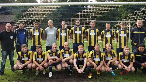 Hintere Reihe von links: T. Düls, Schröder, Friedrichs, N. Düls, Belecke, Vollmann, Lippert, Müller, Henrik Oetjen, Haar.
Vorne: Wöhltjen, Margner, Güse, Wittke, Aldag, Akin, Griemsmann, Hauke Oetjen, Kingman.