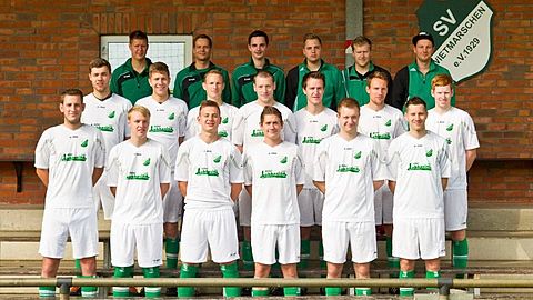 Hinten v.li.n.re.: Trainer Holger Lügering, Betreuer Michael Trepohl, Christian Niehoff, Bastian Bregen, Co- Trainer Florenz Rosen, Betreuer Steffen Janke
Mitte v.li.n.re.: Christian Paul, Lukas Lühn, Elmar Osseforth, Robert Rosen, Matthias Nüße, Dennis Veltmaat,Fabian Osseforth
Unten v.li.n.re.: Pascal Josmann, Daniel Junk, Marvin Rehring, Christian Peters, Michael Nüsse, Henning Rosen