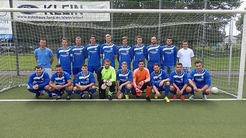 Hintere Reihe: Trainer Michael März, Thomas Ennenbach, Martin Dietrich, Jochen Fiedler, Lukas Wiepütz, Robby Höffer, Wolfgang Senger, Samil Kücükkaya, Kadir Bicer, Markus Happ.
Vordere Reihe: Dennis Schmidt, Christian Masneri, Andrej Haas, Tobias Koch, Markus Thienel, Julian Kohl, Mikael Demir, Max Stauber, Christian Becker.