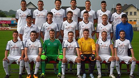 Hinten v.l.: Peter Irsch, Fabian Herrig, Oliver Esch, Merlin Weis, Tim Laudwein, Burak Tepe, Mevlüt Kücükmemisoglu
Mitte v.l.: Oliver Henrichs (Koordinator), Nico Schmidt, Peter Maasem, Mathis Homburg, Jan Wrobel, Alexander Stieg (Trainer)
Vorne v.l.: Dominik Güth, Tim Kugel, Simon Grünhäuser, Benedikt Dorn, Dave Kwast, Stefan Becker, Michel Kupper-Stöß