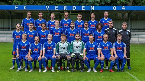 Obere Reihe von links: Hamdin Özer, Finn Austermann, Janek Bergmann, Stefan Twietmeyer, Ari Gocllari, Benedikt Hansemann, Achmed Turgay
Mittlere Reihe von links: Maximilian Tiegelkamp, Hannes Bartling, Kevin Grodecki, Ole Sievers, Dennis Neumann, Christoph Bührig, Cherno Baldeh, Torwarttrainer/Betreuer Thorben Dehner, Trainer Oliver Rozehnal
Untere Reihe von links: Maximilian Gliencke, Nico Bochinski, René Bellmer, Paul Gansbergen, Sascha Gohde, Andre Wittkopf, Hauke Kruse, Marcus Hofstadler
Es fehlen: Julian Gürlich, Marcel Kruse, Marlin Stenzel, Niklas Meyer, Thorben Feldhaus