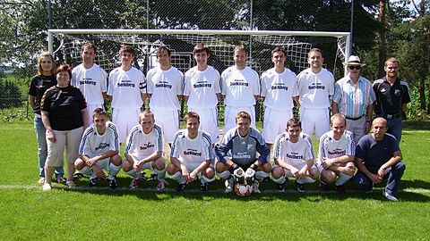 Die 1te Mannschaft des SV Rathsmannsdorf 2008/09.

h.v.l.: Seidl Christina(Eurosport Vilhofen), 1. Vorstand Fesl Magda, Fürst Stefan, Schuster Andreas, Willmerdinger Georg, Seidl Sebastian, Bernt Helmut, Asen Andreas, Anetsberger Florian, Betreuer Haider Hermann, Abteilungsleiter Rimböck Matthias
v.v.l.: Erhard Christopher, Moritz Michael, Schwiewagner Florian, Peschke Andreas, Haslinger Franz, Marakoulis Nikolaos, Trainer Bildl Hans