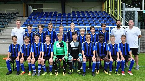 Reihe oben von links:
Co. Trainer: Sebastian Baldauf, Noah Güntner, Yannik Metzler, Raphael Schmidt, David Grünauer, Paul Krumbiegl, Fabian Mayer, Nicklas Lehnert, Fabian Liegl, Trainer: Matthias Peters, Jürgen Liebl
Untere Reihe von Links:
Paul Richthammer, Leon Scheirer, Lukas Grünauer, Denis Tagner, Max Wissmann, Manuel Stanic, Stefan Pühler, Eddie Dos Santos, Kevin Sbitner, Paul Brand